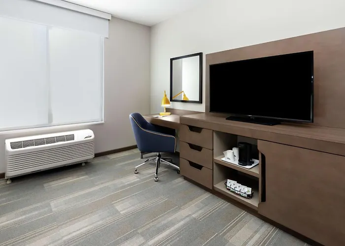 Hampton Inn & Suites San Diego Airport Liberty Station