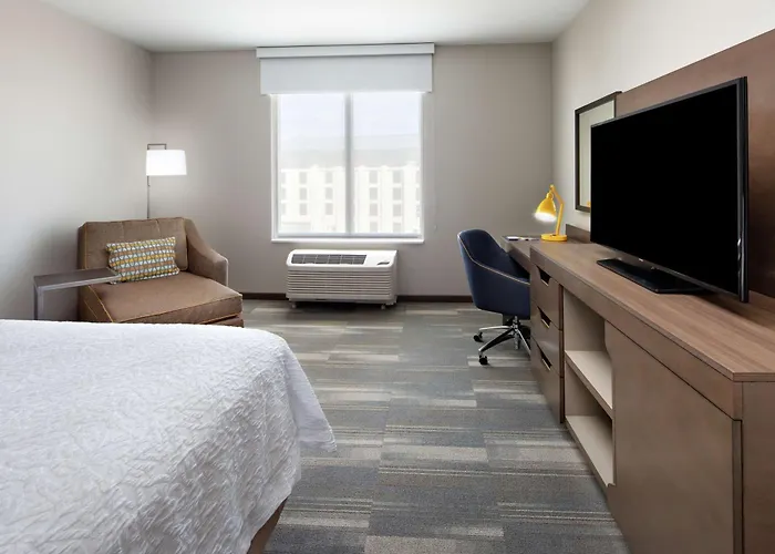 Hampton Inn & Suites San Diego Airport Liberty Station